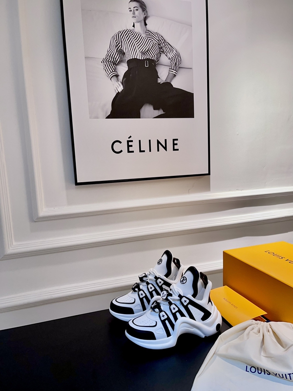 ルイヴィトン靴背面デザイン